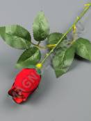 Ветка бархатного бутона розы 44 см (красный с черным кантом)